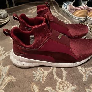 Puma burgundy high sneaks